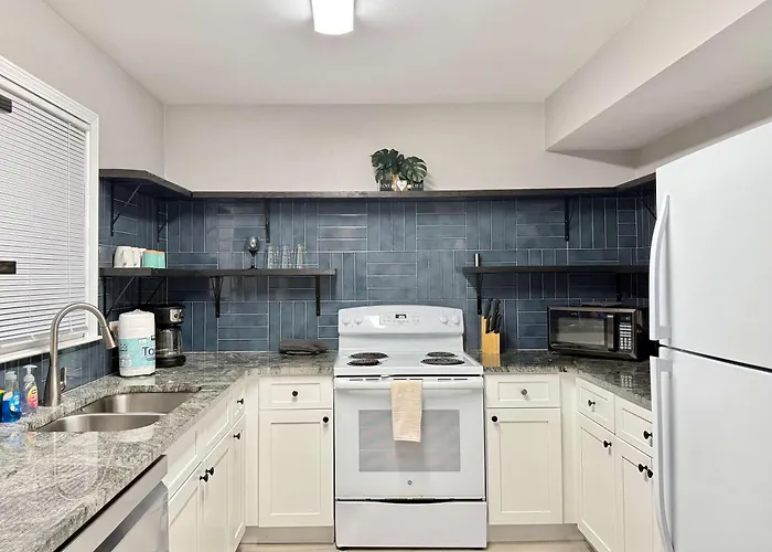 New Entire Place Cozy Quiet 2B2B Townhouse Sp1267