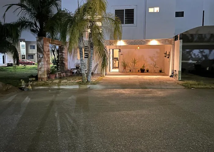 Casa Completa, 4 Dormitorios, 7 Camas Dobles, 4 Sofa Cama, 3 Banos 1 En Planta Baja, Cocina Equipada, Consola Arcade, Asador, Juguetes Para Ninos, Plancha, Secadora, Cafetera, Etc, Fraccionamiento Privado, Zona De Vias Rapidas Y Toallas