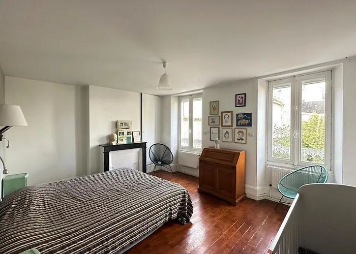 Maison familiale-jardin-50m du Loing-tout à pieds