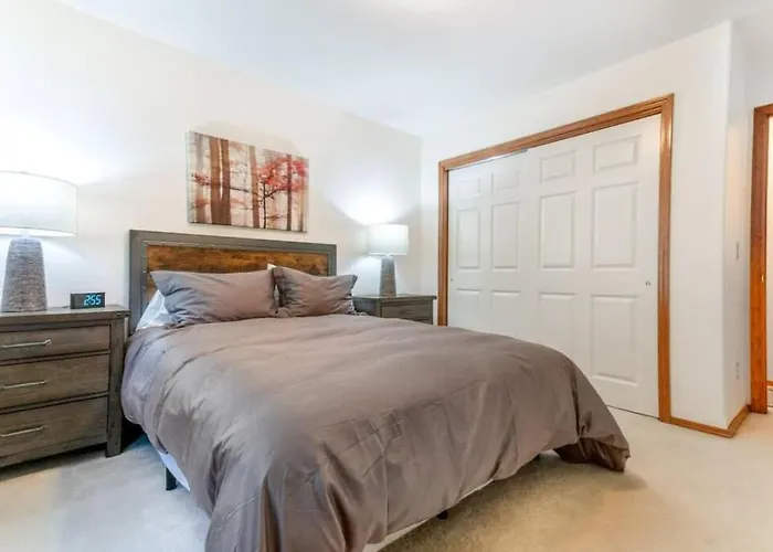 Family Home With Pool Table - Fall Weekly Savings