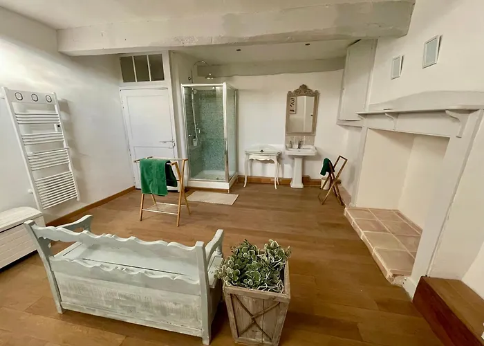 Logis de la Bastide, climatisé au coeur du village