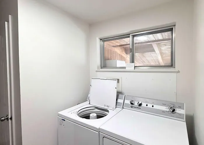 Newly Renovated Home W Garage Near Old Town