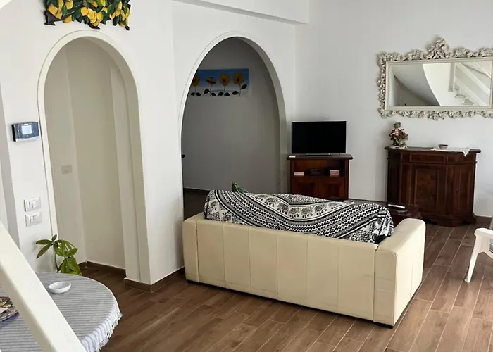 Villa Del Limone , Mondello Via Deucalione 18 ,Via Miseno 18