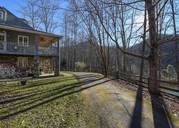 Hamersmith Hollow Retreat By Avantstay