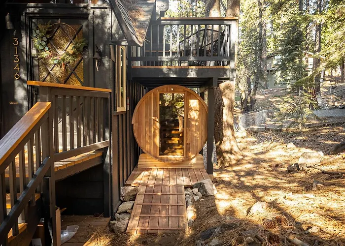 The Lightfoot Cabin Mid-Century Perfect Romantic Getaway Hot Tub|Sauna