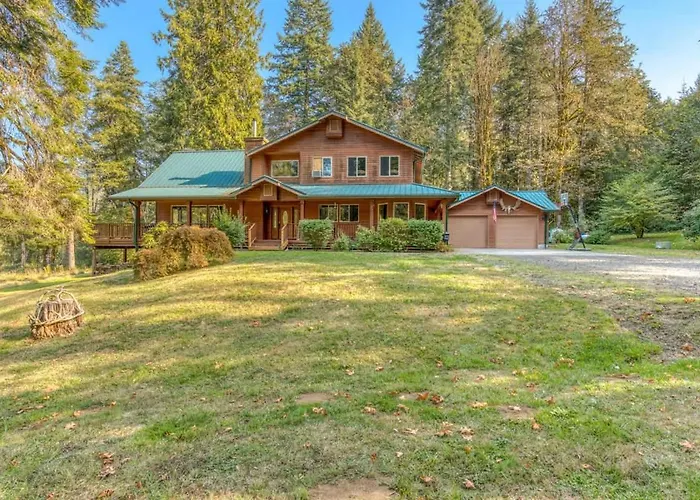 Iron Mountain - Spacious Secluded Lodge With Hot Tub & Game Room