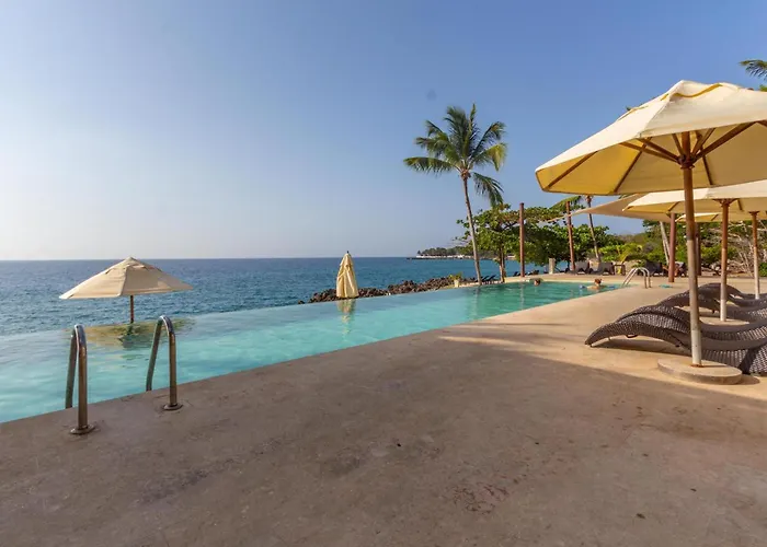 "Infinity Blue", Private Beach!