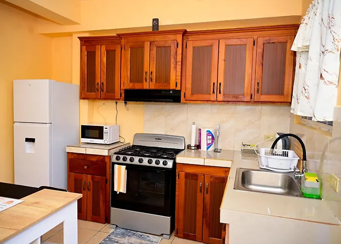 Cozy One Bedroom & Car Rental Apartment Pool Side