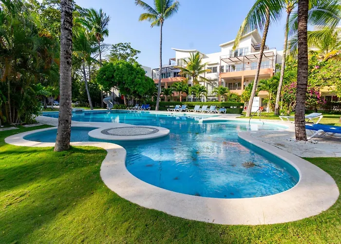 "Infinity Blue", Private Beach!