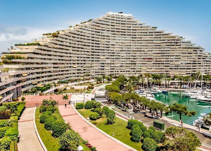STUDIO-PORT-MARINA, Parking privé, climatisé au DUCAL