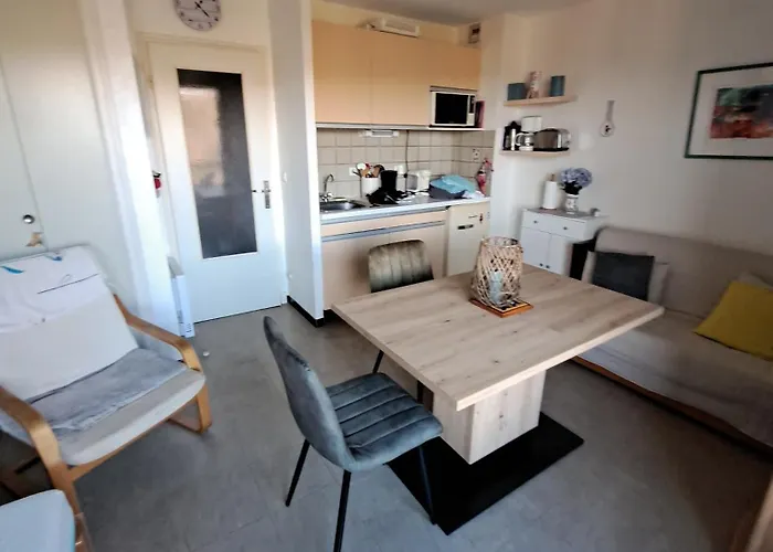 Dernières disponibilités mi aout et cure d' automne joli studio Gaëlle disponible du 5 au 26 septembre wifi balcon
