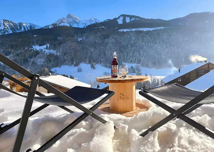 Au Chalet Le Péry, vue sur le Mont de Grange