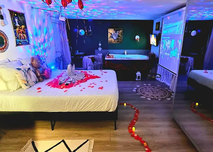 App jacuzzi&piscine privée - loveroom - Suite Emeraude