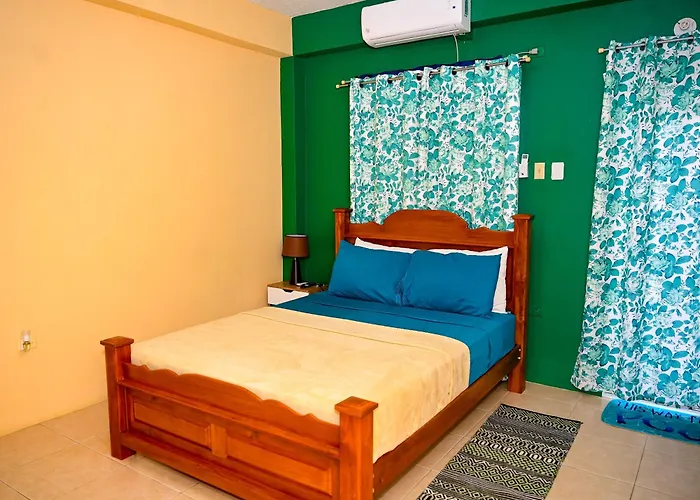 Cozy One Bedroom & Car Rental Apartment Pool Side