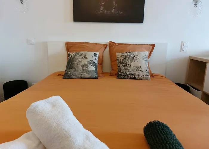 Le Bompard 50 m2 Villa Art Déco Plein centre avec jardin
