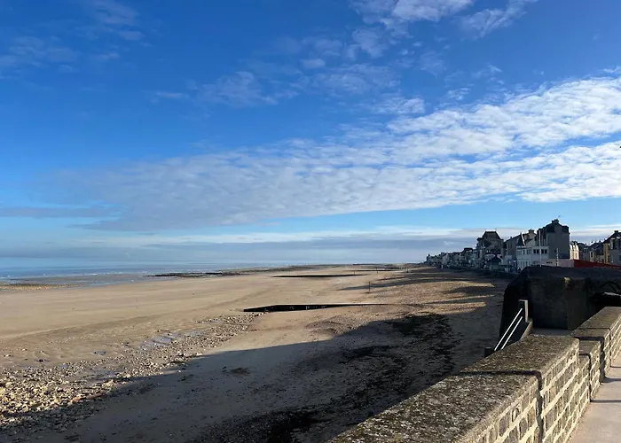Saint-Aubin-Sur-Mer: Bel Appartement Traversant