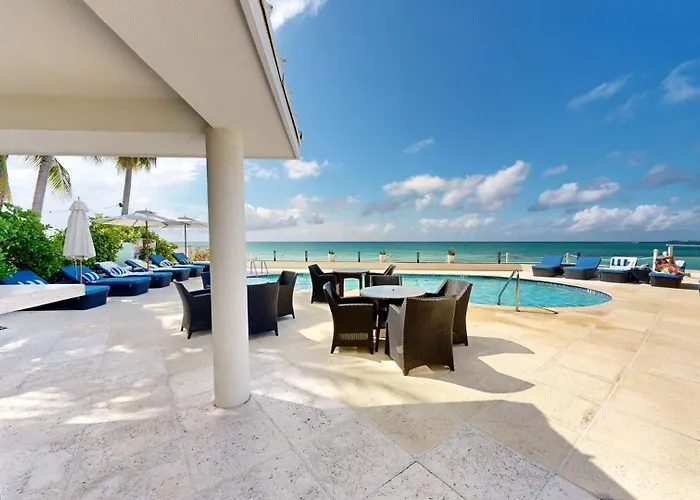 Beachfront 2Br Walk-Out King Queen, Pool