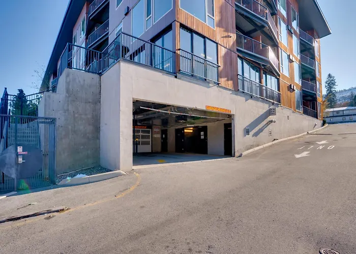 Resort-Style Condo W/ Lake Chelan & Mtn Views