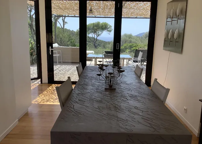 La Terrasse Des Lauriers Sur L'Île Du Levant