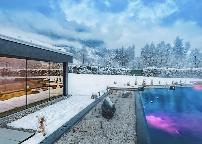 Hotel nahe College: Appartement Hotel Panorama-im Bademantel direkt in die Alpentherme