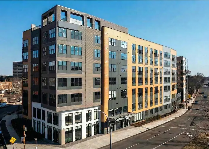 Hyatus Luxury Residences City Crossing