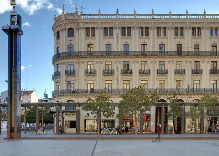 Pilar Plaza