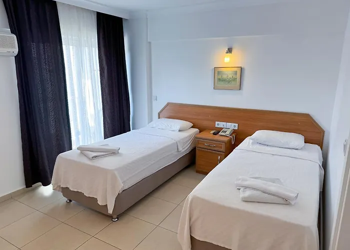 Hotel with pool: Ekici Hotel