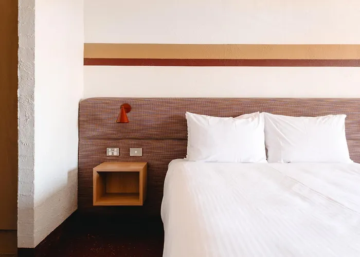 Motel: Statesman Hotel