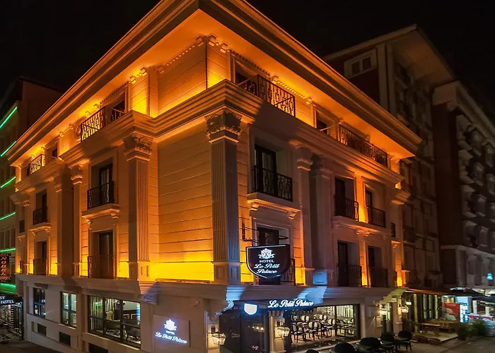 Le Petit Palace - Special Category