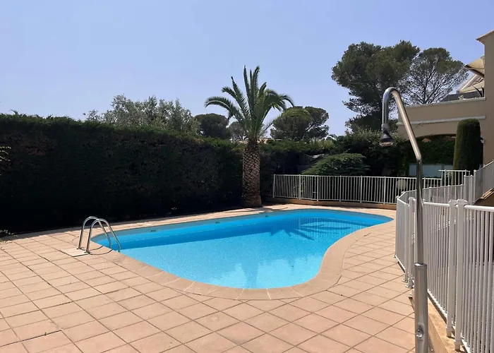 Appartement calme avec terrasse à St Raphaël, proche plage - FR-1-226A-148