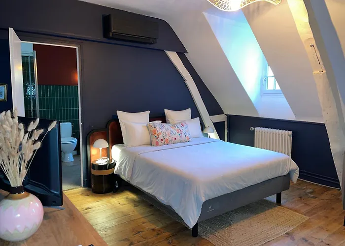 La Maison aux murs anciens et ses chambres