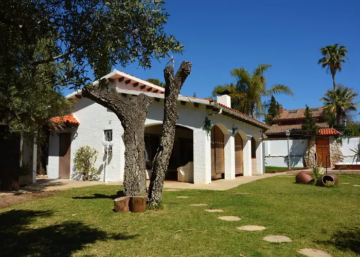 Villa Sitges El Ranch: Beachside Oasis with Pool, Jacuzzi, and Garden