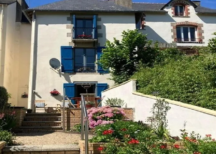 Chez Dizjon, A Stunning Canalside Property