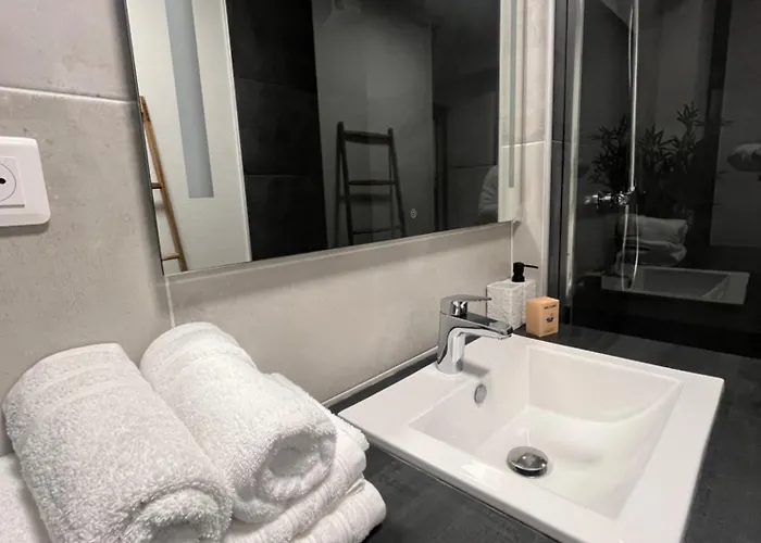 Cœur de Concarneau, appartement entier, proche centre, corniche et plage avec parking