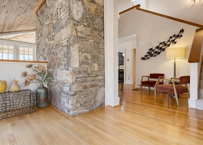 Hamersmith Hollow Retreat By Avantstay