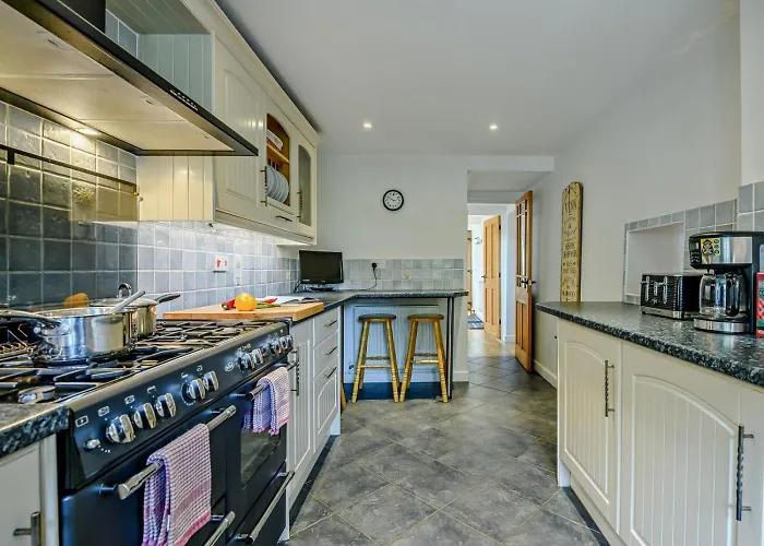 4 Bed In Lymington Oc-Nfl94
