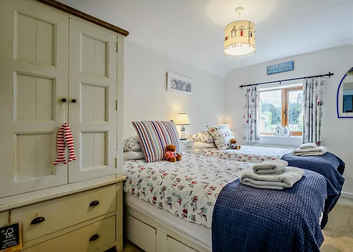 4 Bed In Lymington Oc-Nfl94