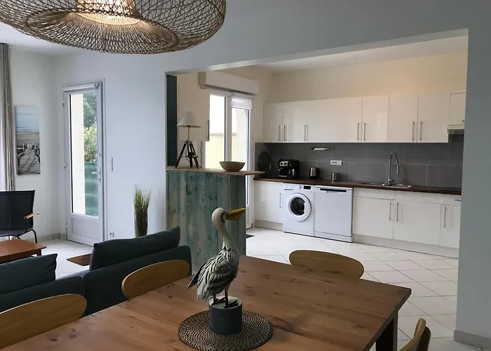 Devant la mer et la plage de ROYAN PONTAILLAC, 4chambres 2 à 8 personnes