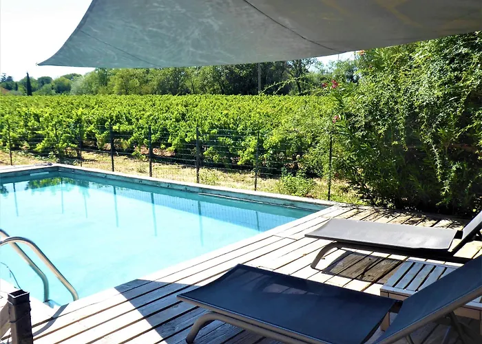 gite de caractere au calme au milieu des vignes avec piscine et jaccuzi