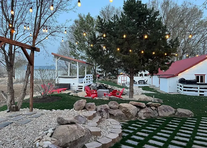 Red Roof Cottage 2 •Hot Tub• Fire Pit• Cold Plunge