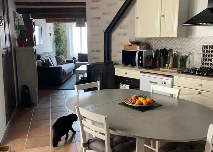 Maison de village avec terrasse proche mer