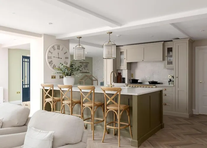 5 Bed In Lymington Oc-96189
