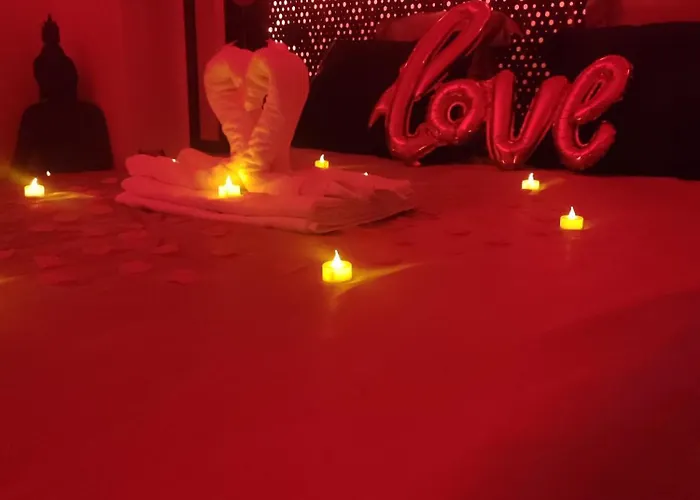 Hammam et Balneo Suite de charme 'love room', avec extérieur