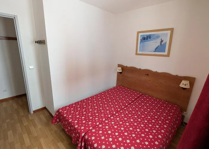 Appartement 4 pièces pour 6-8 personnes, 3 chambres, 2 canapés-lit double dans le salon, au pied des pistes et piscine l'été, wifi fibre