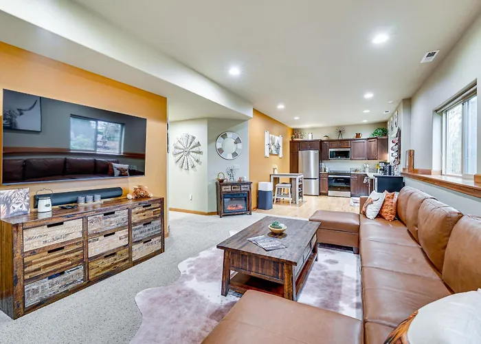 Near Ferry, Shops & Eats! Anacortes Townhome