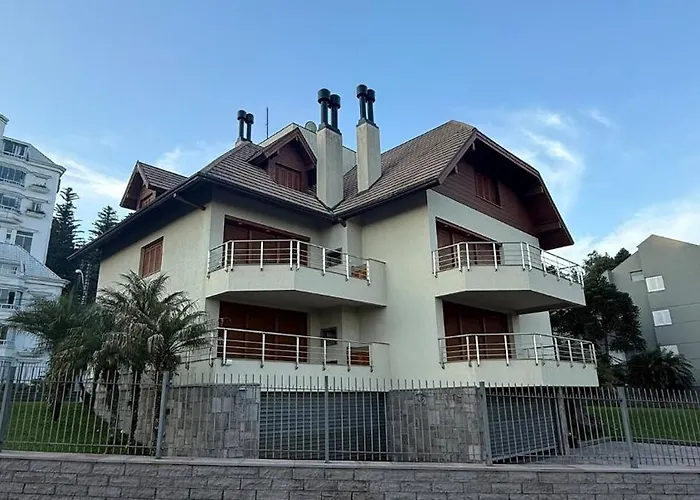 Mansão 700 metros do centro, com 7 suítes