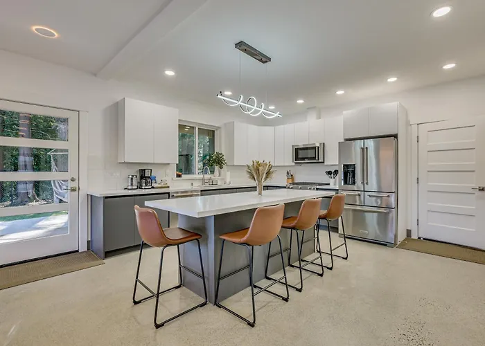 Stylish Everett Home W/ Green Belt!