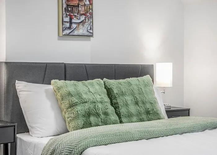 Romeo & Juliet Niagara Retreat - Clifton Hill