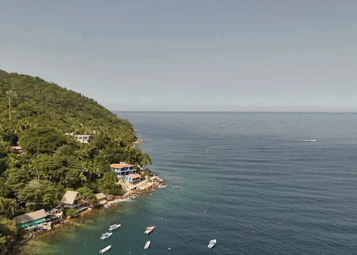 Casa Azul, Oceanfront Estate With Rooftop Deck