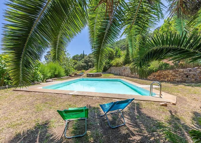 Pajaro Soleada Bolonia Retreat, Sea Views & Pool